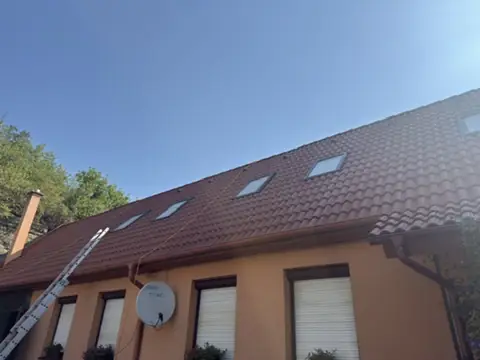 Čistenie strechy rodinného domu, Brhlovce
