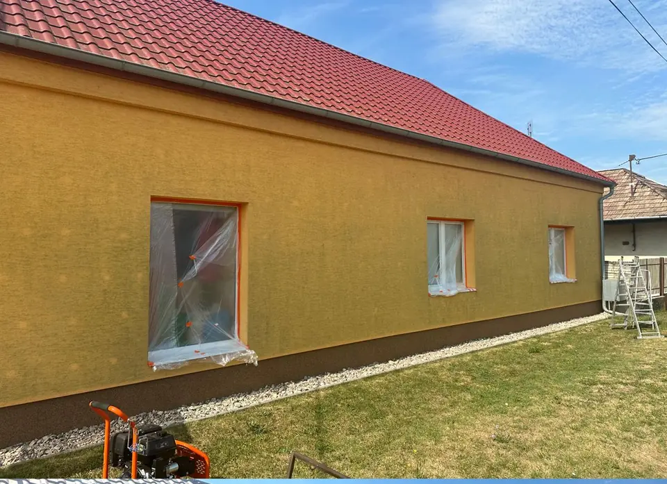 Fasáda pred čistením